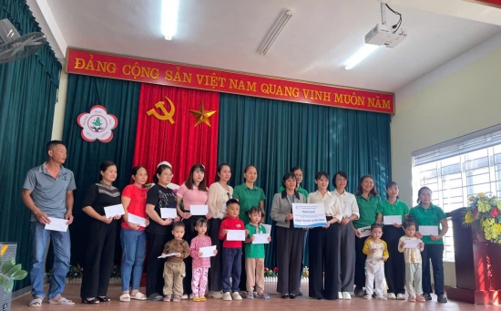 TẬP THỂ CBCNV PVC DUYÊN HẢI HỖ TRỢ TRAO QUÀ CHO CÁC TRƯỜNG HỌC TẠI CAO BẰNG SAU THIÊN TAI